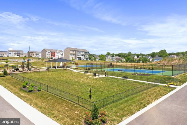 18 CLIFTON MNR, Falling Waters, WV 25419