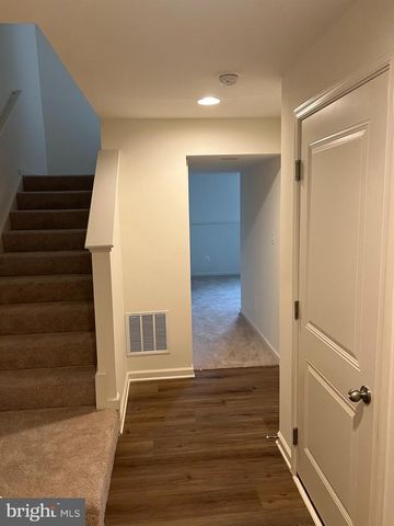 18 CLIFTON MNR, Falling Waters, WV 25419