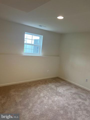 18 CLIFTON MNR, Falling Waters, WV 25419