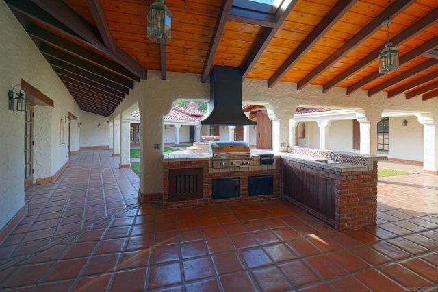 5443 Calzada Del Bosque, Rancho Santa Fe, CA 92067