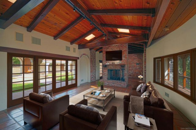 5443 Calzada Del Bosque, Rancho Santa Fe, CA 92067