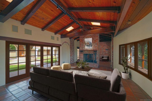 5443 Calzada Del Bosque, Rancho Santa Fe, CA 92067