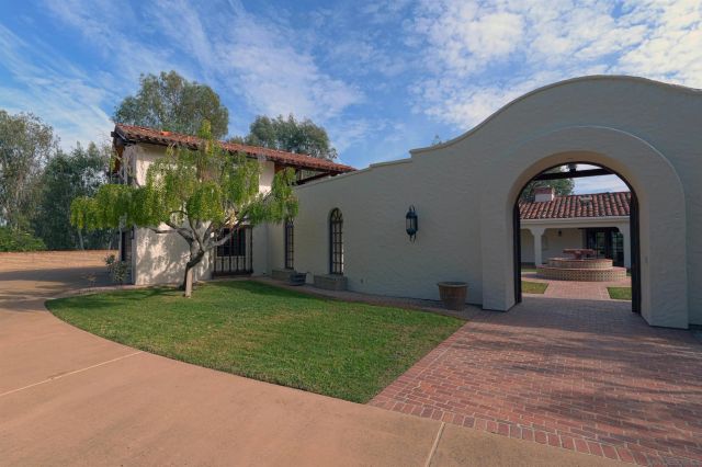 5443 Calzada Del Bosque, Rancho Santa Fe, CA 92067