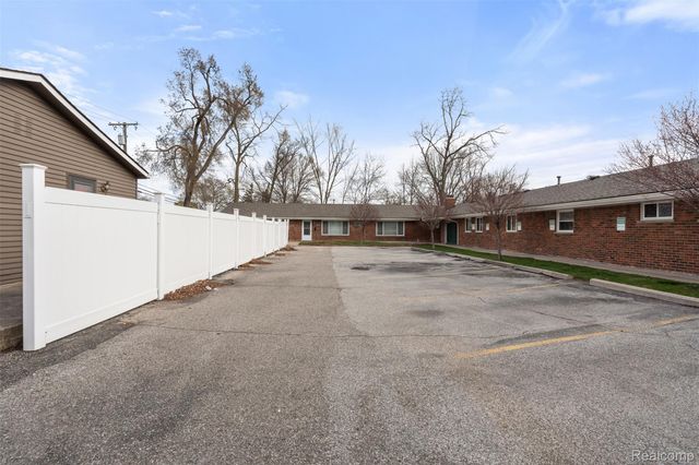 4401 Crooks Road, Royal Oak Charter Township, MI 48073