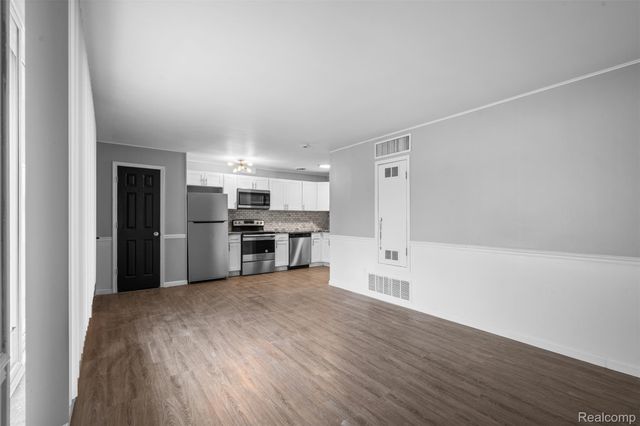 4401 Crooks Road, Royal Oak Charter Township, MI 48073