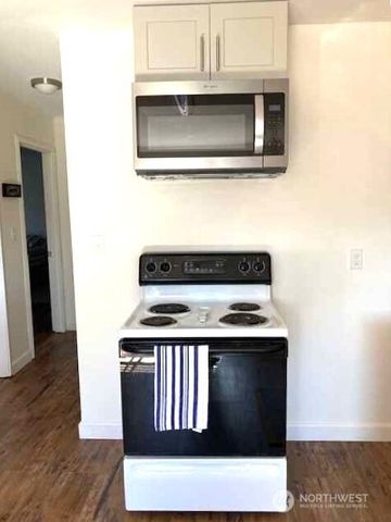 180 Second Street, Cathlamet, WA 98612