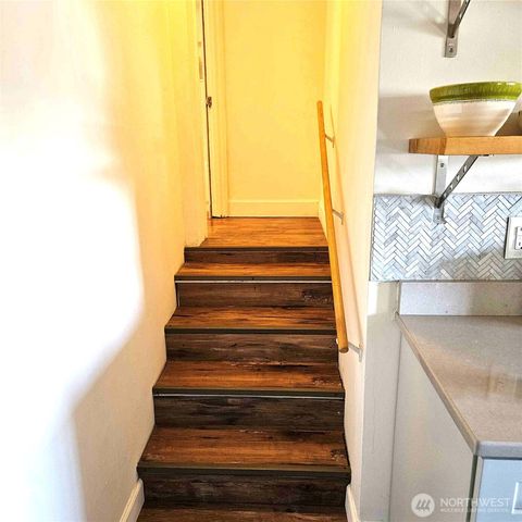 180 Second Street, Cathlamet, WA 98612