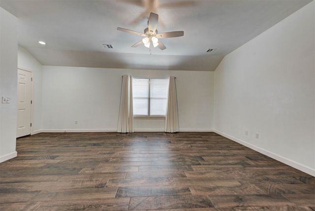 316 SW 4th Place, Newcastle, OK 73065