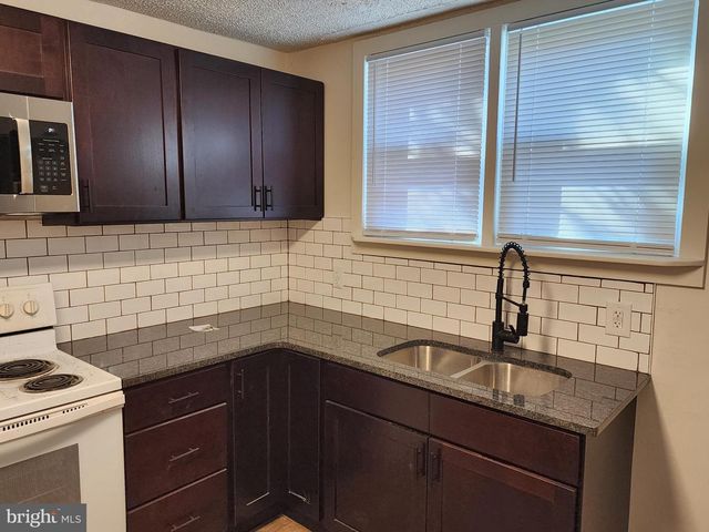 243- 245 E VALLEY RD, Coatesville, PA 19320
