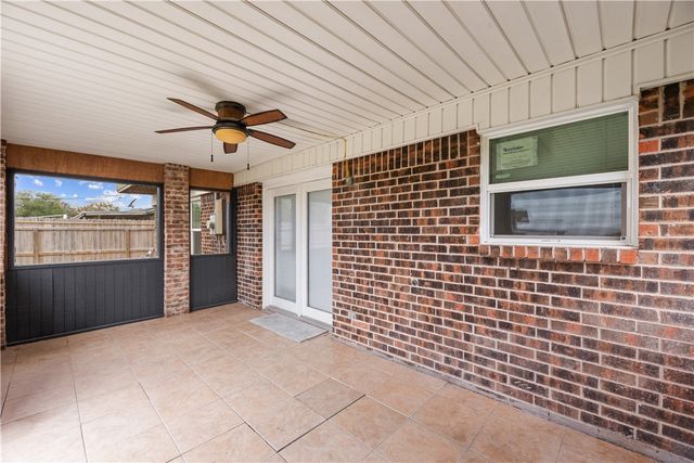 8101 Barrogate Dr, Corpus Christi, TX 78409
