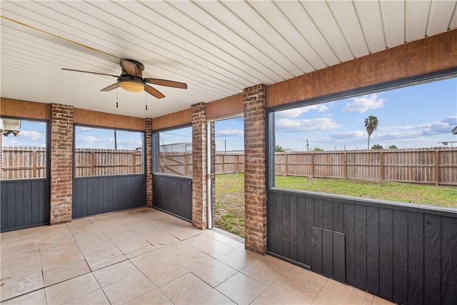 8101 Barrogate Dr, Corpus Christi, TX 78409
