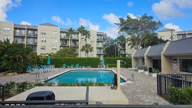 4 Royal Palm Way 6050, Boca Raton, FL 33432