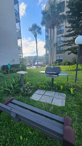 4 Royal Palm Way 6050, Boca Raton, FL 33432