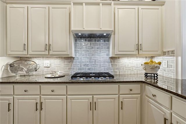 264 SUMMEROUR VALE, Johns Creek, GA 30097