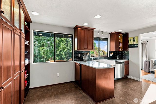 6720 N 28th Street, Tacoma, WA 98407