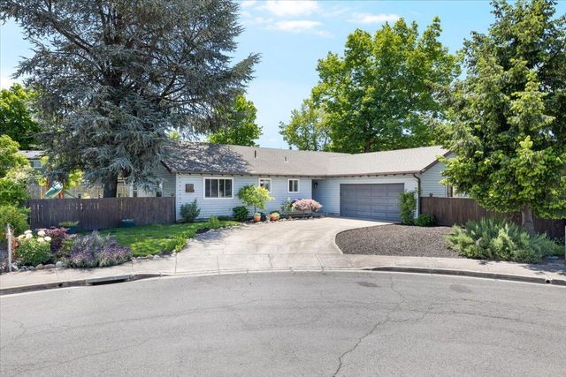 597 Magenta Circle, Medford, OR 97504