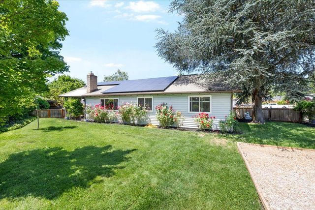 597 Magenta Circle, Medford, OR 97504