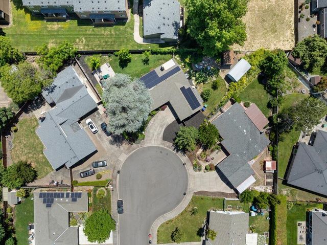 597 Magenta Circle, Medford, OR 97504