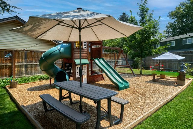 597 Magenta Circle, Medford, OR 97504