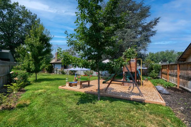 597 Magenta Circle, Medford, OR 97504