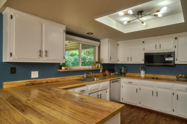 597 Magenta Circle, Medford, OR 97504