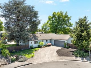597 Magenta Circle, Medford, OR 97504