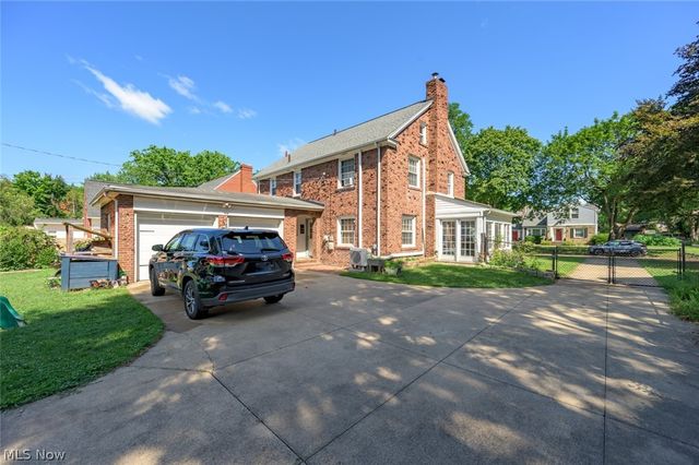 228 Kenwick Drive, Akron, OH 44313