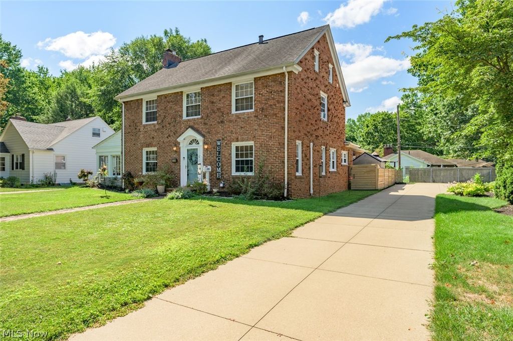 228 Kenwick Drive, Akron, OH 44313