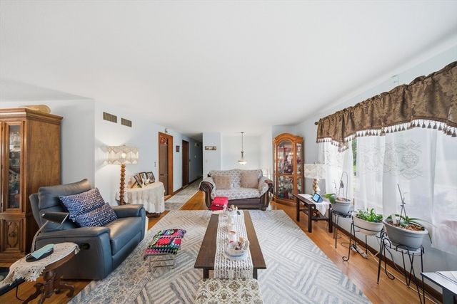 35 Purdue Dr, Milford, MA 01757
