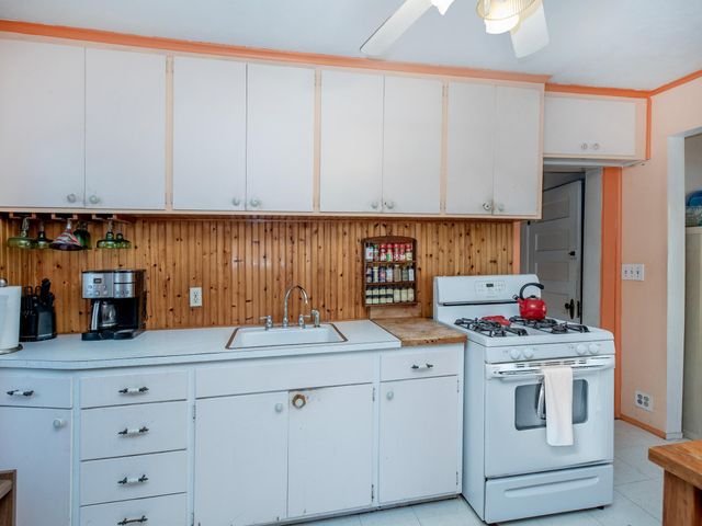 1391 Charles Avenue, Saint Paul, MN 55104