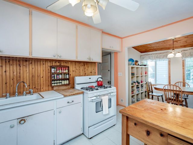 1391 Charles Avenue, Saint Paul, MN 55104