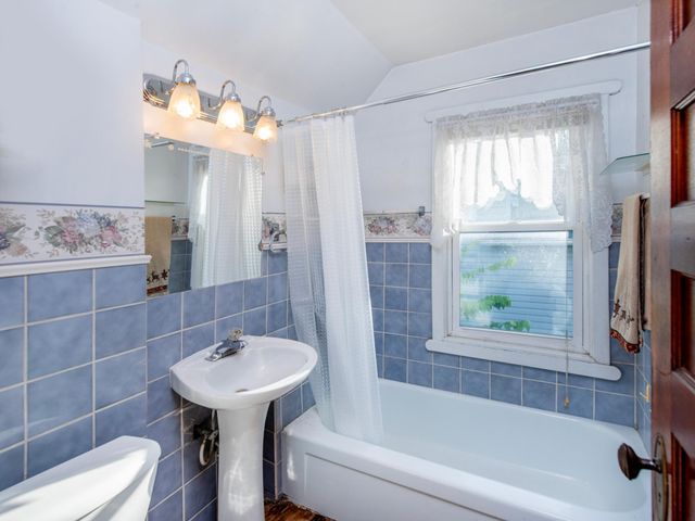 1391 Charles Avenue, Saint Paul, MN 55104