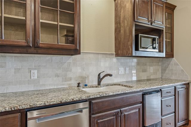 1200 Eagle Glen Pass, Gunter, TX 75058