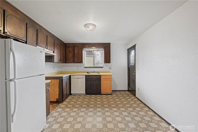 5676 S I Street, Tacoma, WA 98408