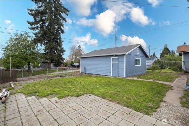 5676 S I Street, Tacoma, WA 98408
