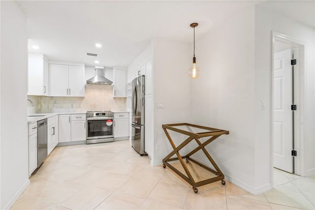 386 Fiddlewood Road, Vero Beach, FL 32963