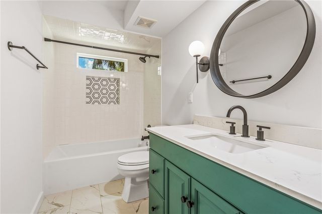 386 Fiddlewood Road, Vero Beach, FL 32963