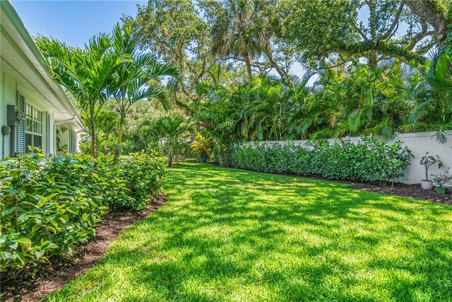 386 Fiddlewood Road, Vero Beach, FL 32963