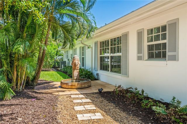 386 Fiddlewood Road, Vero Beach, FL 32963
