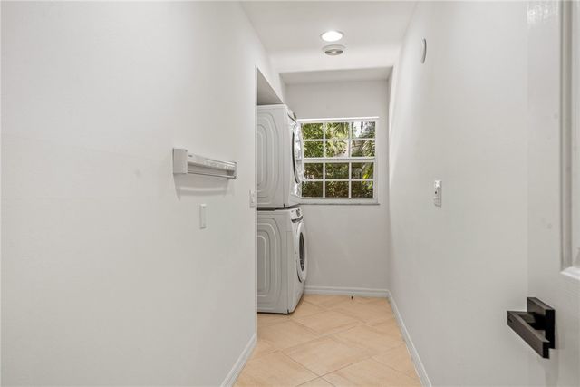 386 Fiddlewood Road, Vero Beach, FL 32963