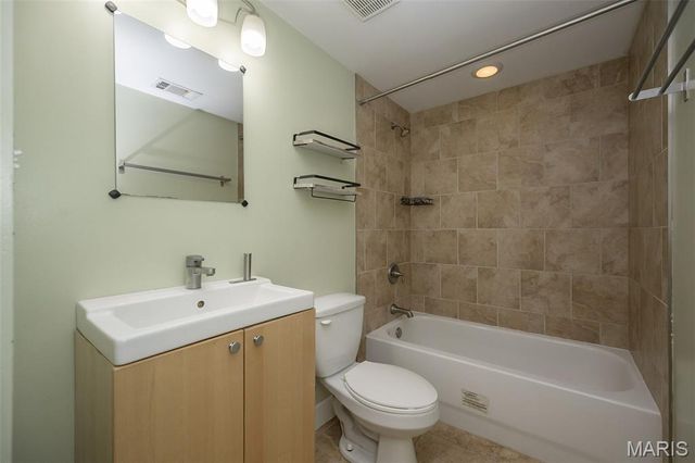 4220 McPherson Avenue 304, St Louis, MO 63108