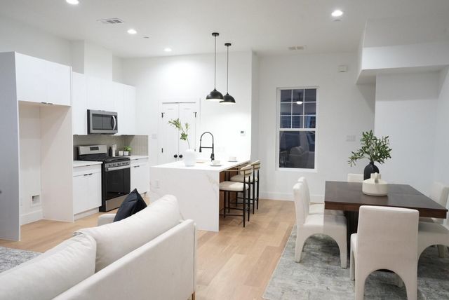 629 N Tyler Street 101, Dallas, TX 75208