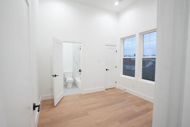 629 N Tyler Street 101, Dallas, TX 75208