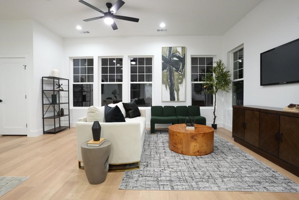 629 N Tyler Street 101, Dallas, TX 75208