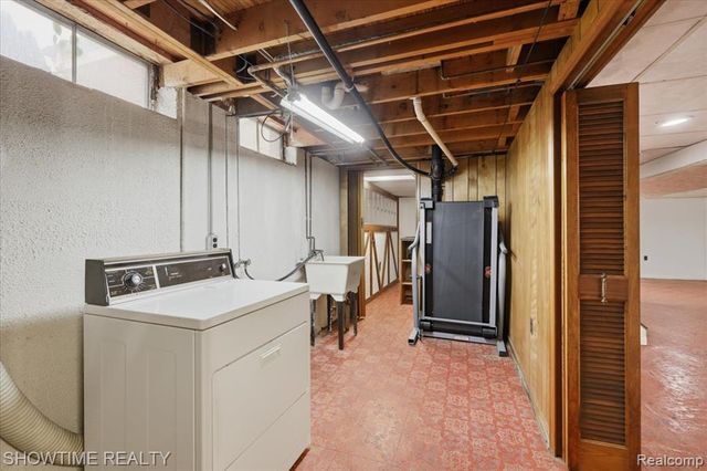 4922 Sanford Drive, Sterling Heights, MI 48310