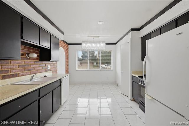 4922 Sanford Drive, Sterling Heights, MI 48310