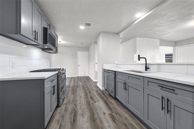7022 Plaza Del Sol Drive, Houston, TX 77083
