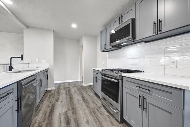 7022 Plaza Del Sol Drive, Houston, TX 77083