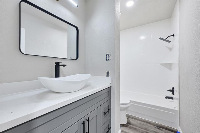 7022 Plaza Del Sol Drive, Houston, TX 77083