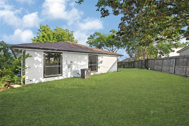 7022 Plaza Del Sol Drive, Houston, TX 77083